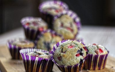 Fluffige Heidelbeer-Erdbeer-Muffins