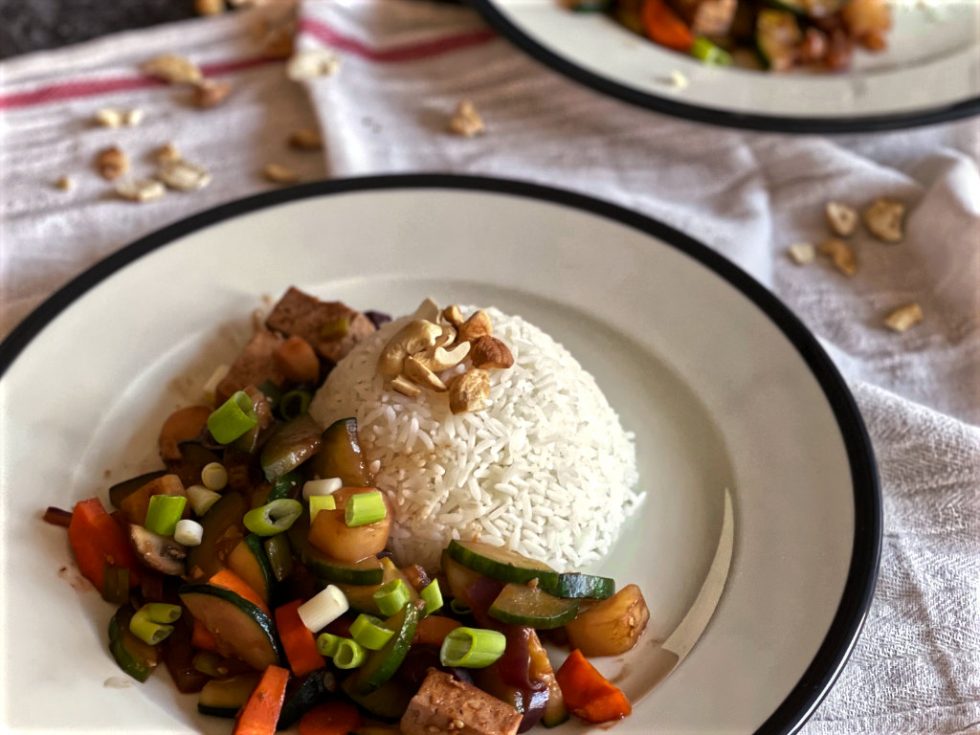 Thailändisches Gemüse süß-sauer mit Tofu | EAT AND TRAVEL